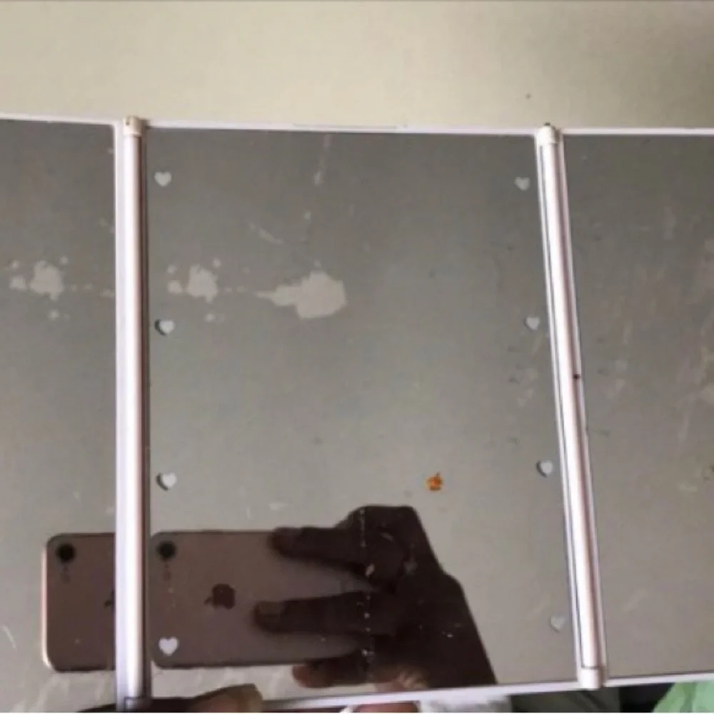 Small Vanity Mirror W/Heart Lights